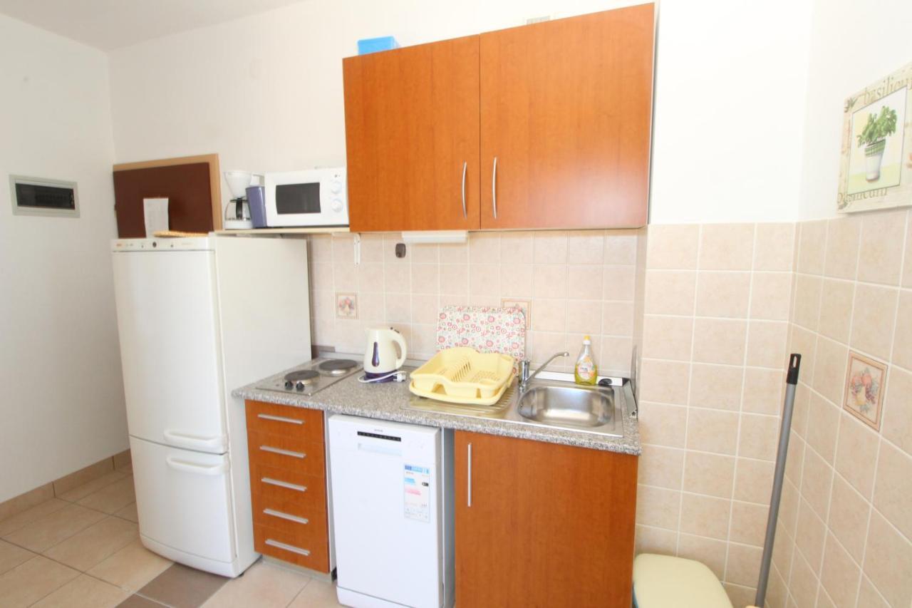 Apartments And Rooms With Parking Space Mandre, Pag - 6309 Kolan Eksteriør bilde