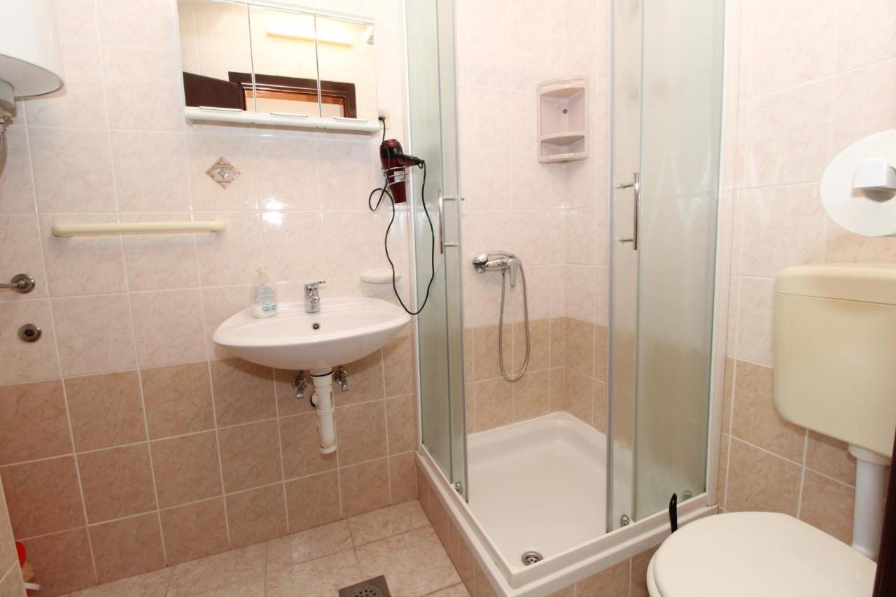 Apartments And Rooms With Parking Space Mandre, Pag - 6309 Kolan Eksteriør bilde